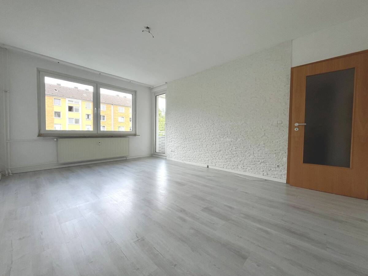 Renovierte 3-Zimmer-Etagenwohnung in Duisburg-Vierlinden – 47178 Duisburg – Bild 1 von 8