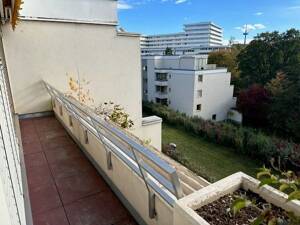Frisch renovierte 3-Zimmer-Wohnung mit Süd-Terrasse, Zweitbalkon und TG-Platz in Regensburg-Königswiesen – 93051 Regensburg – Vorschaubild 3
