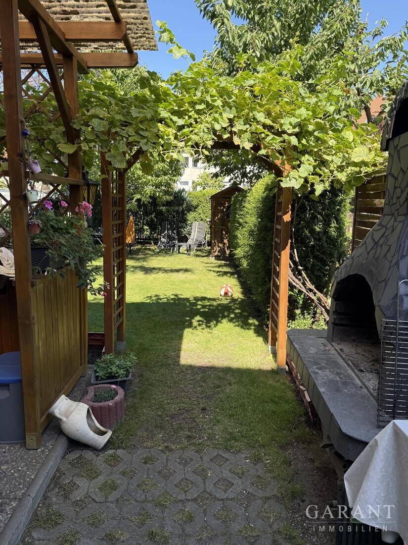 Charmante Haushälfte mit zwei Eigentumswohnungen und vielen Perspektiven ! – Nürnberg – Vorschaubild 4