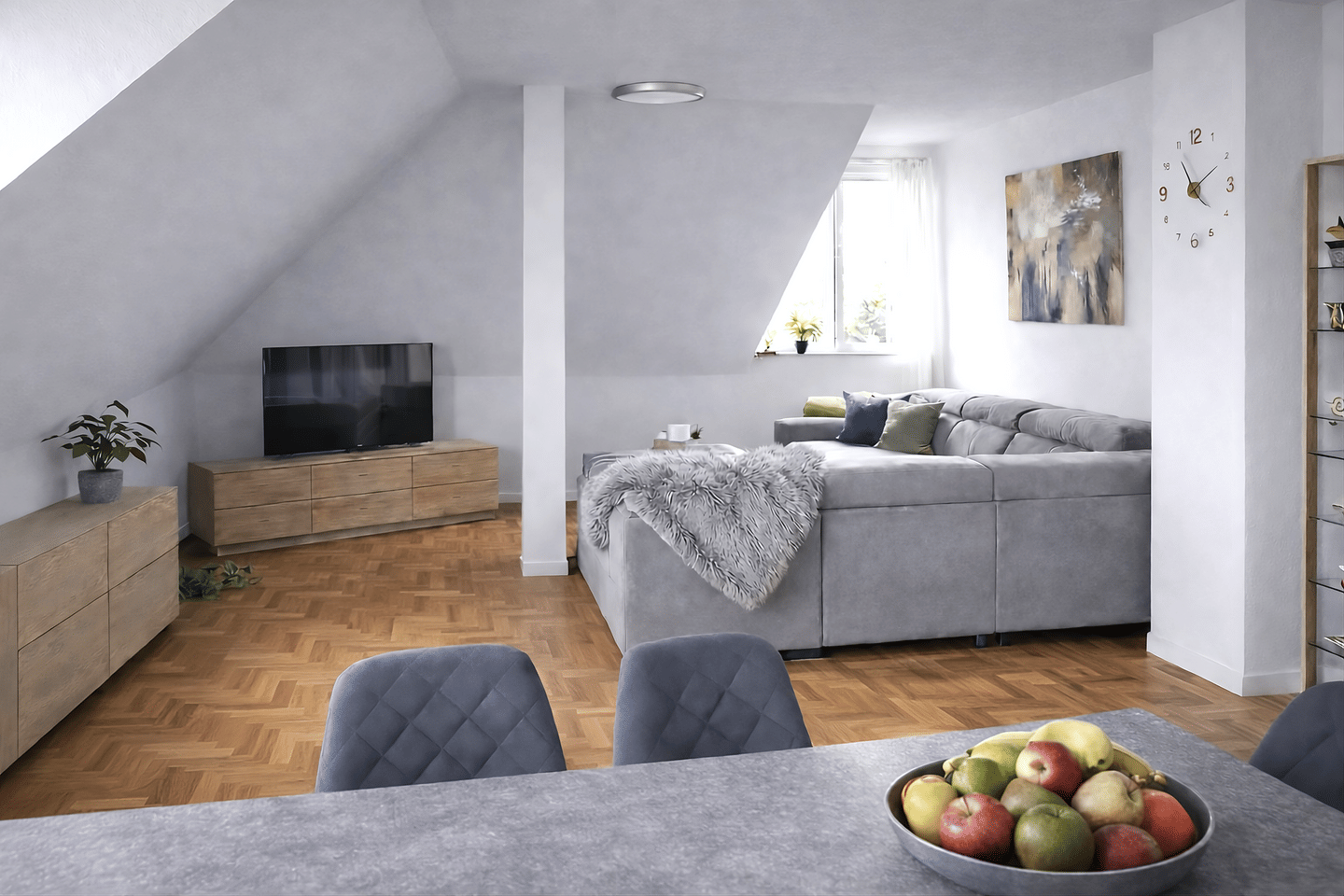 GEMÜTLICHES WOHNEN: 3-Zimmer-Eigentumswohnung im DG - Fußläufig zum Stadtzentrum. – Heilbronn – Vorschaubild 2