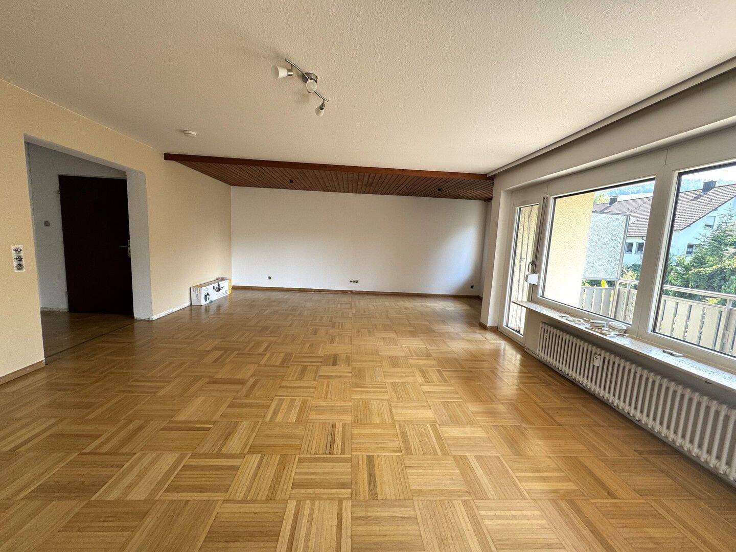 Großzügige 4- Zimmer- Eigentumswohnung mit Garage – Baden-Baden – Vorschaubild 2