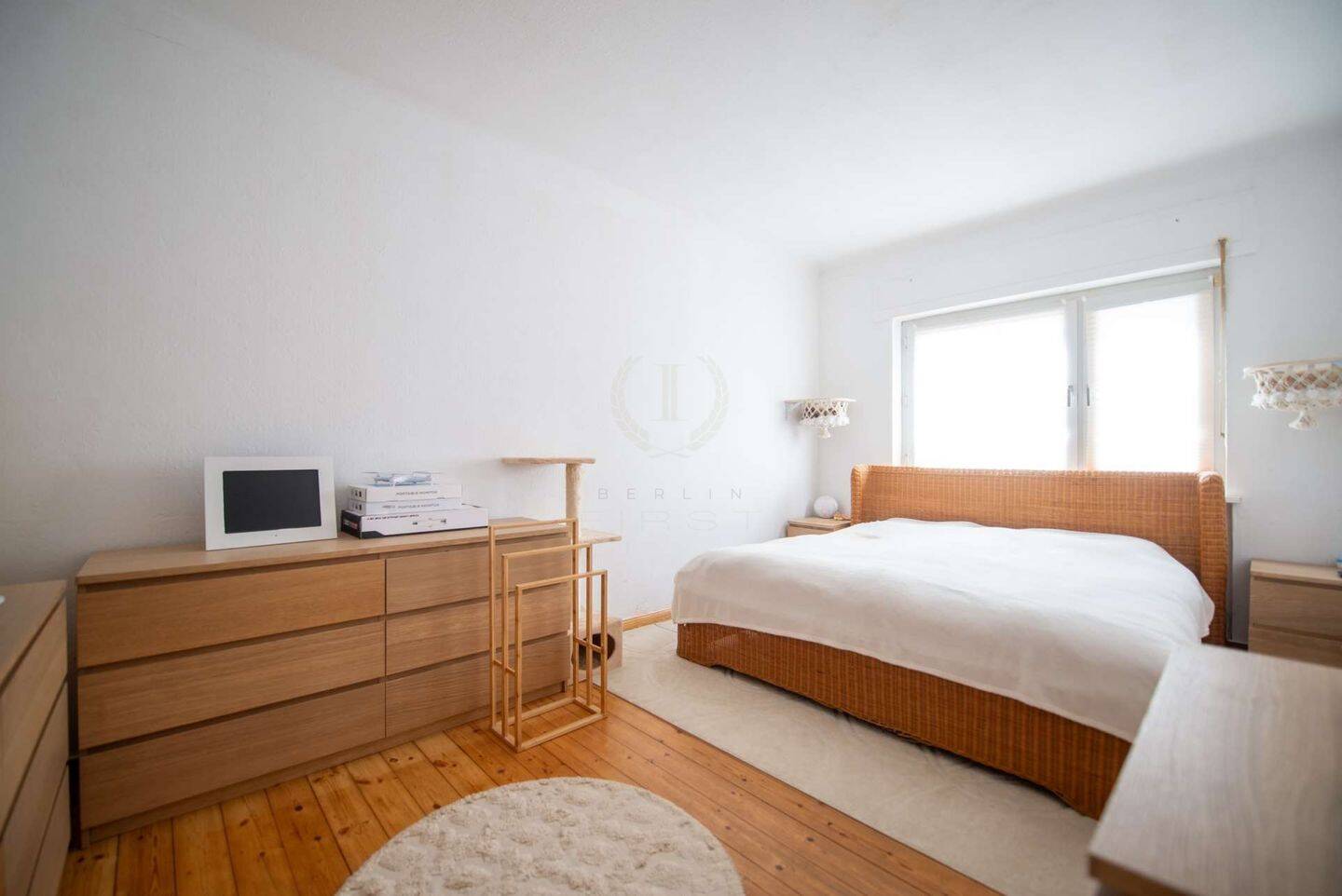 Freistehend wirkende DHH mit großem Garten, 3 separaten Wohnbereichen, Keller & Garage – Berlin – Vorschaubild 4