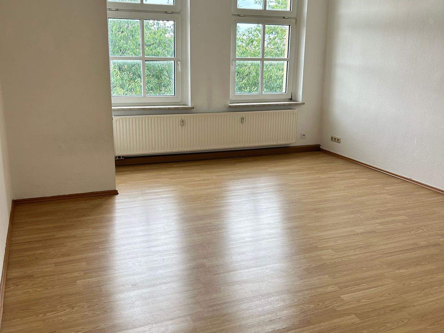 GEMÜTLICHE WOHNUNG MIT EINBAUKÜCHE SUCHT NEUEN MIETER!!! – Chemnitz – Vorschaubild 3