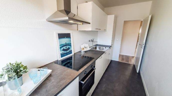 Top Lage nahe Bahnhof: Stilvolle 2-Zi.-Wohnung mit Balkon, Einbauküche und Garage in Bremen-Bahnhofsvorstadt – Bremen – Vorschaubild 3