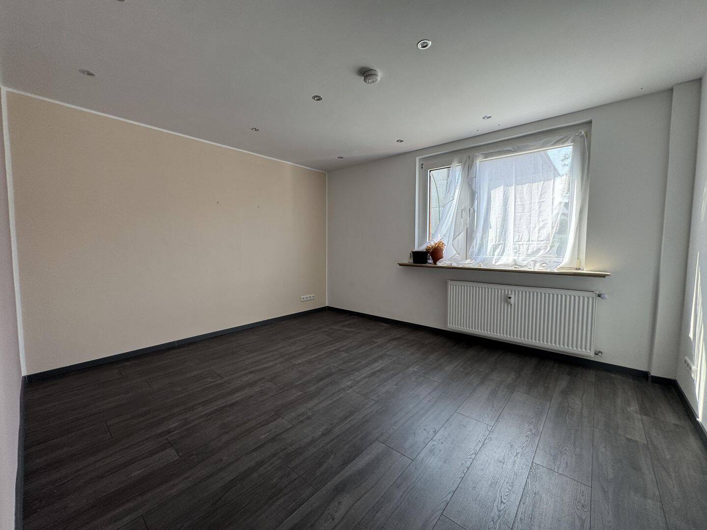 Teilsaniertes Dreifamilienhaus mit Potenzial, inkl. 7 Garagen & 3 Stellplätzen – Bochum – Vorschaubild 7