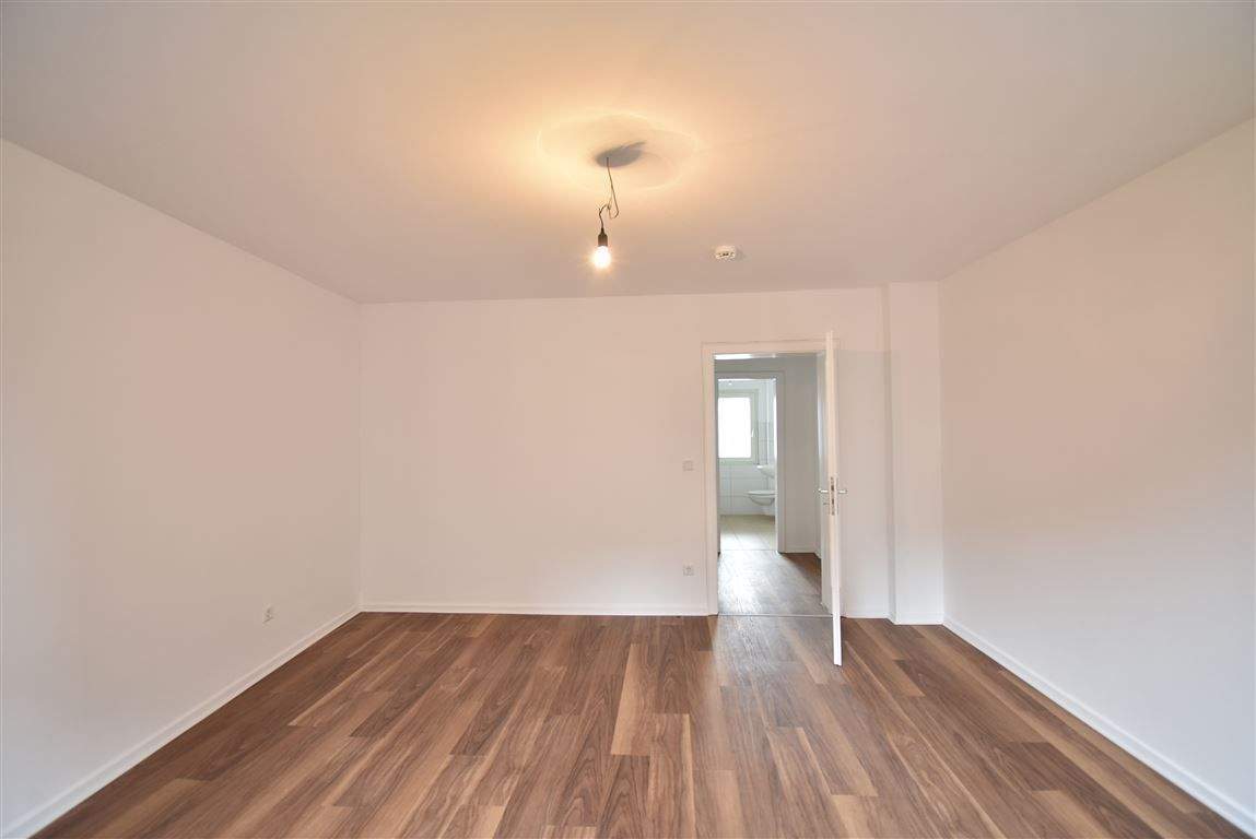 Renoviert! Geräumige 3-Zi-Altbau-Whg mit Balkon in Oberhausen – Oberhausen – Vorschaubild 7