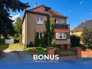 Ruhiges Familienidyll in grüner Hanglage - Einfamilienhaus mit Garten, Garage und viel Platz