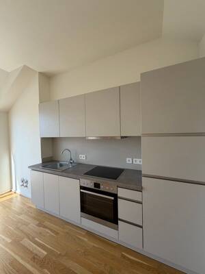 Helle 2-Raum-Wohnung im Zentrum mit Einbauküche und Balkon