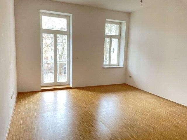 HOCHWERTIGE ALTBAUWOHNUNG MIT PARKETT, BALKON, Gartenanteil, FUßBODENHEIZUNG, LIFT SOWIE PKW-SP