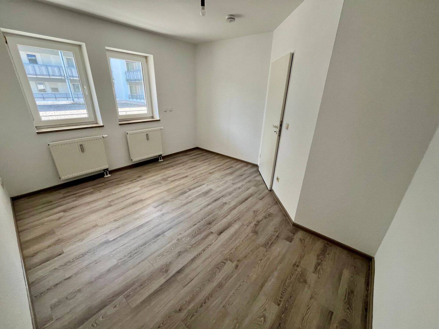 Schöne Wohnung mit modernem Bad und Balkon – Chemnitz – Vorschaubild 5