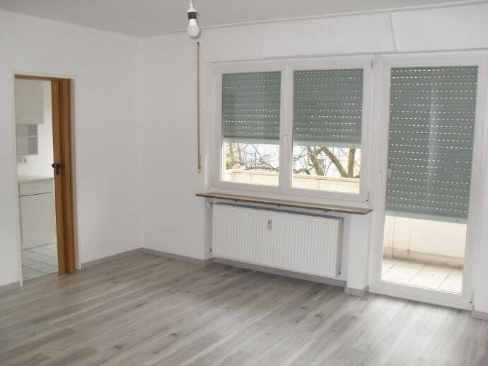 N-Wöhrd: Ruhige, sonnige Einzimmerwohnung mit attraktivem Balkon!