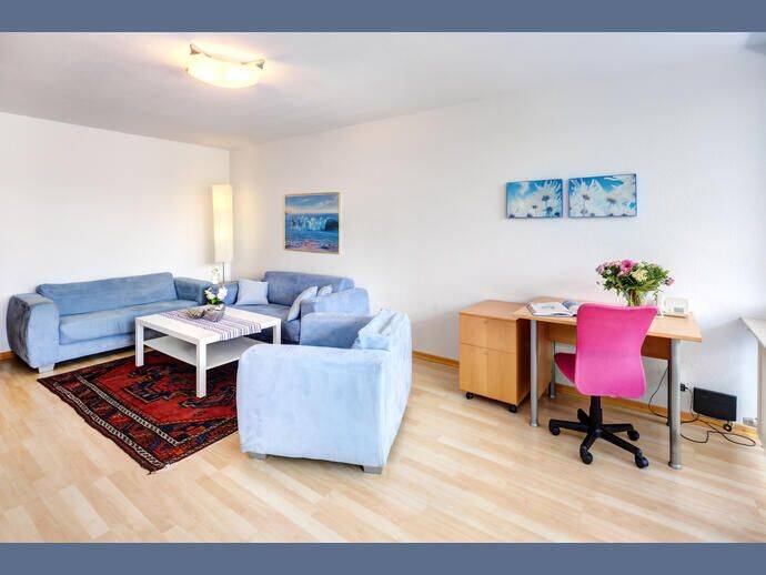 Möbliert: Helle 3-Zimmer Familienwohnung mit Balkon