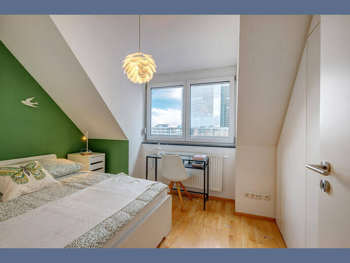 Möbliert: Wunderschöne Dachgeschosswohnung in Schwabing – München – Vorschaubild 5