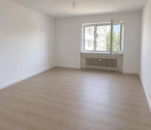 Erstbezug nach Sanierung, moderne 3-Zimmer-Wohnung mit Südloggia und 2 Stellplätzen in Englschalking – 81927 München – Vorschaubild 3