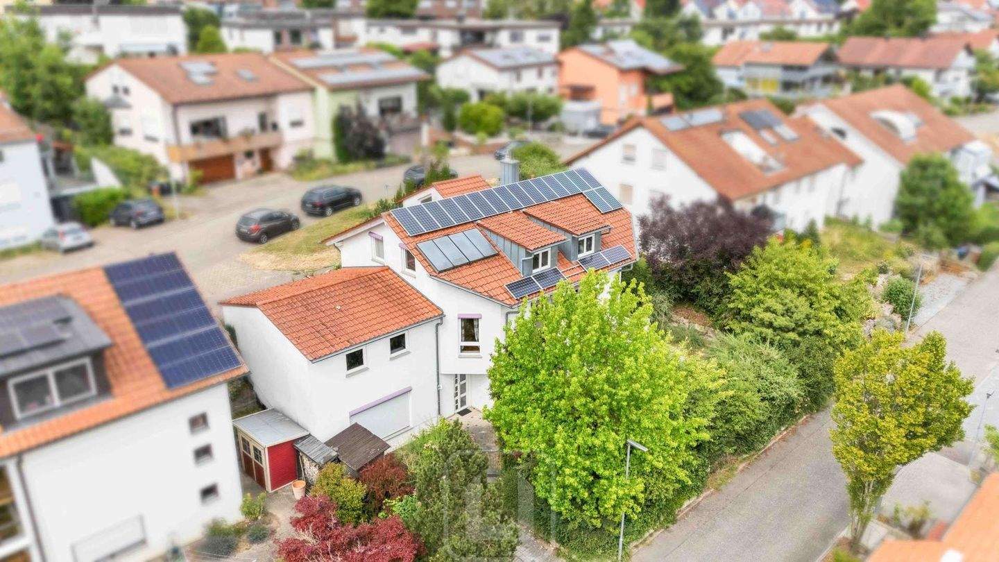 Mehr Raum für Ihre Träume | Einfamilienhaus mit ELW | Doppelgarage | Vaihingen an der Enz – Vaihingen an der Enz – Bild 1 von 9