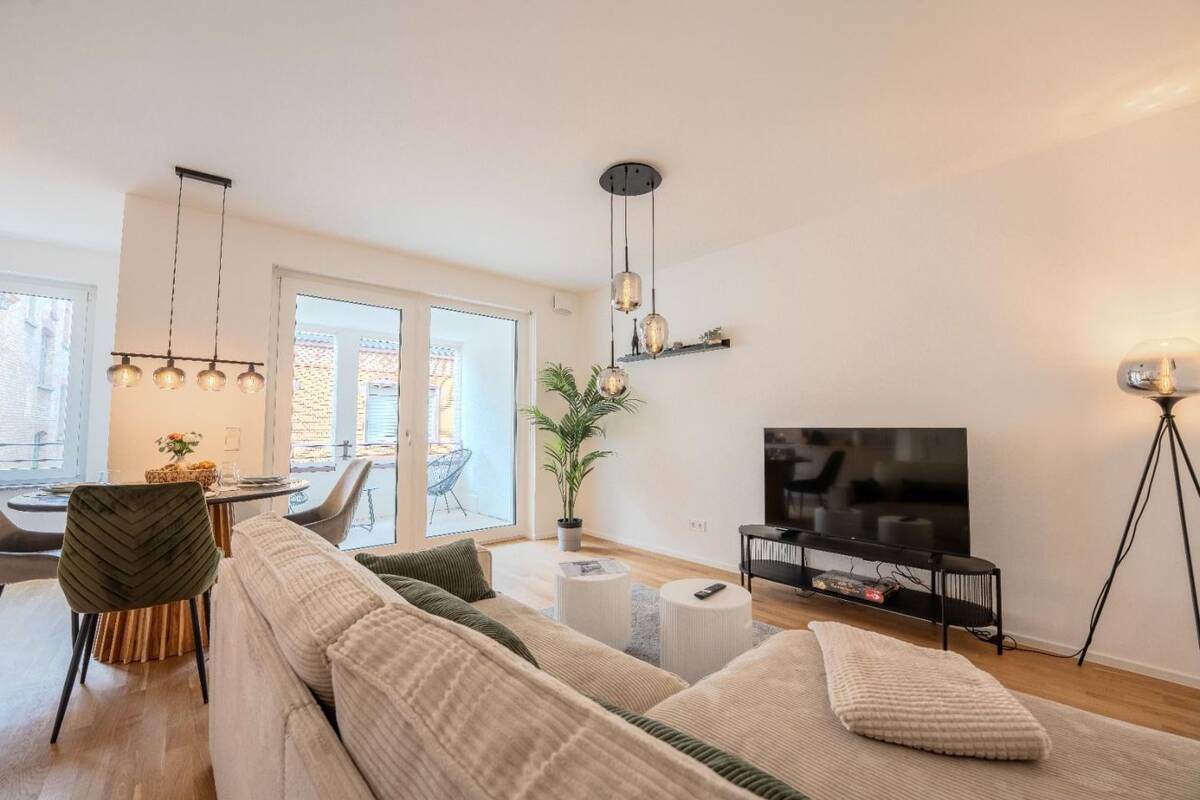 Voll möblierte 2 Zimmer Wohnung in zentraler Lage von Ulm – 89073 Ulm – Bild 1 von 7