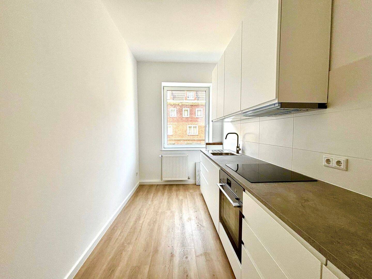 Erstbezug nach Kernsanierung! Schicke Wohnung mit Einbauküche! – Düsseldorf – Vorschaubild 2
