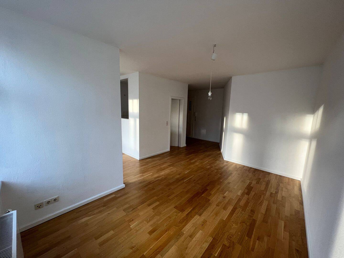 Ideal für Eigennutzer! 3-Zimmerwohnung mit Balkon im denkmalgeschützten MFH – Leipzig – Vorschaubild 2