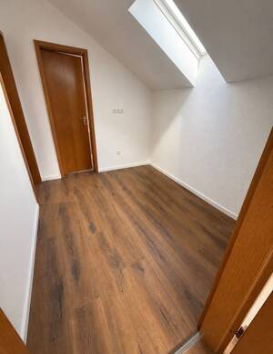 Lichtdurchflutete 2-Zi.-Whg. mit großem Balkon & Stellplatz – 83620 Feldkirchen-Westerham – Vorschaubild 5