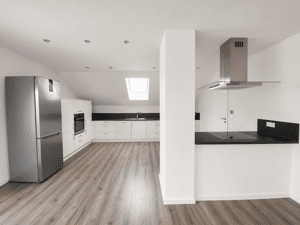 Moderne 4,5-Zimmer-Dachgeschosswohnung | 142 m² | hochwertige Einbauküche | Weitblick | Dreifamilienhaus – 75031 Eppingen – Vorschaubild 2