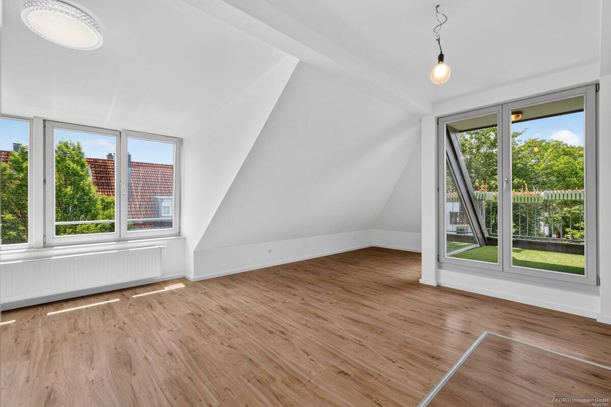 GEORGI: helle Dachgeschosswohnung mit Südwestbalkon in einem 4-Parteien-Haus – 81249 München – Bild 1 von 3
