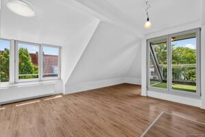 GEORGI: helle Dachgeschosswohnung mit Südwestbalkon in einem 4-Parteien-Haus – 81249 München – Vorschaubild 1