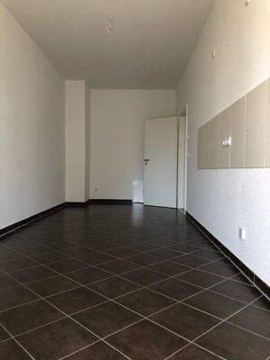 Schicke großräumige 2 Zimmerwohnung / Fußbodenheizung / Küche mit Zugang zum sonnigen Balkon / Tageslichtbad mit Wanne/Dusche – 4105 Leipzig – Vorschaubild 6