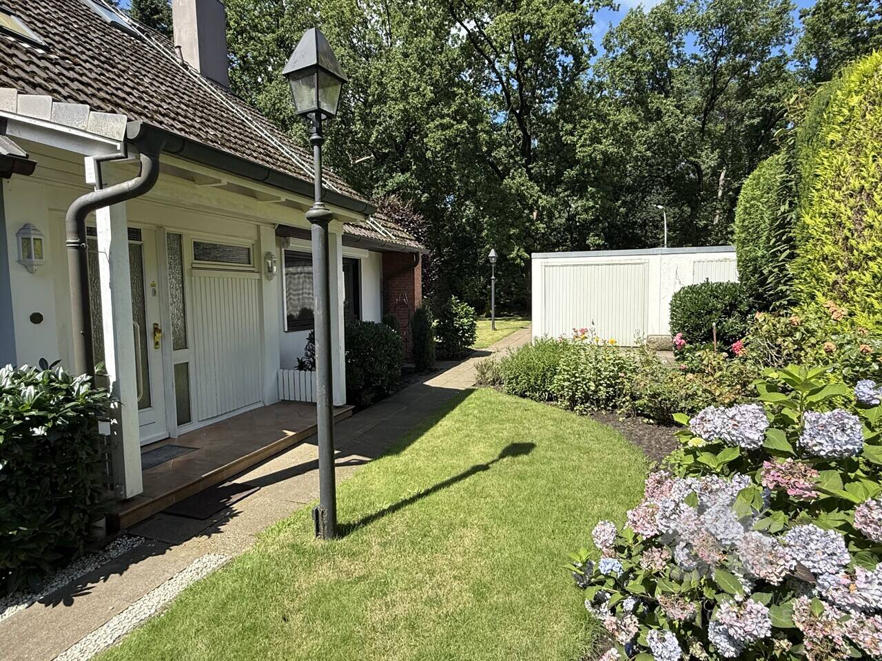 Einfamilienhaus in Norderstedt mit Doppelgarage VILLA FAMILIEN-JUWEL – Norderstedt – Vorschaubild 2