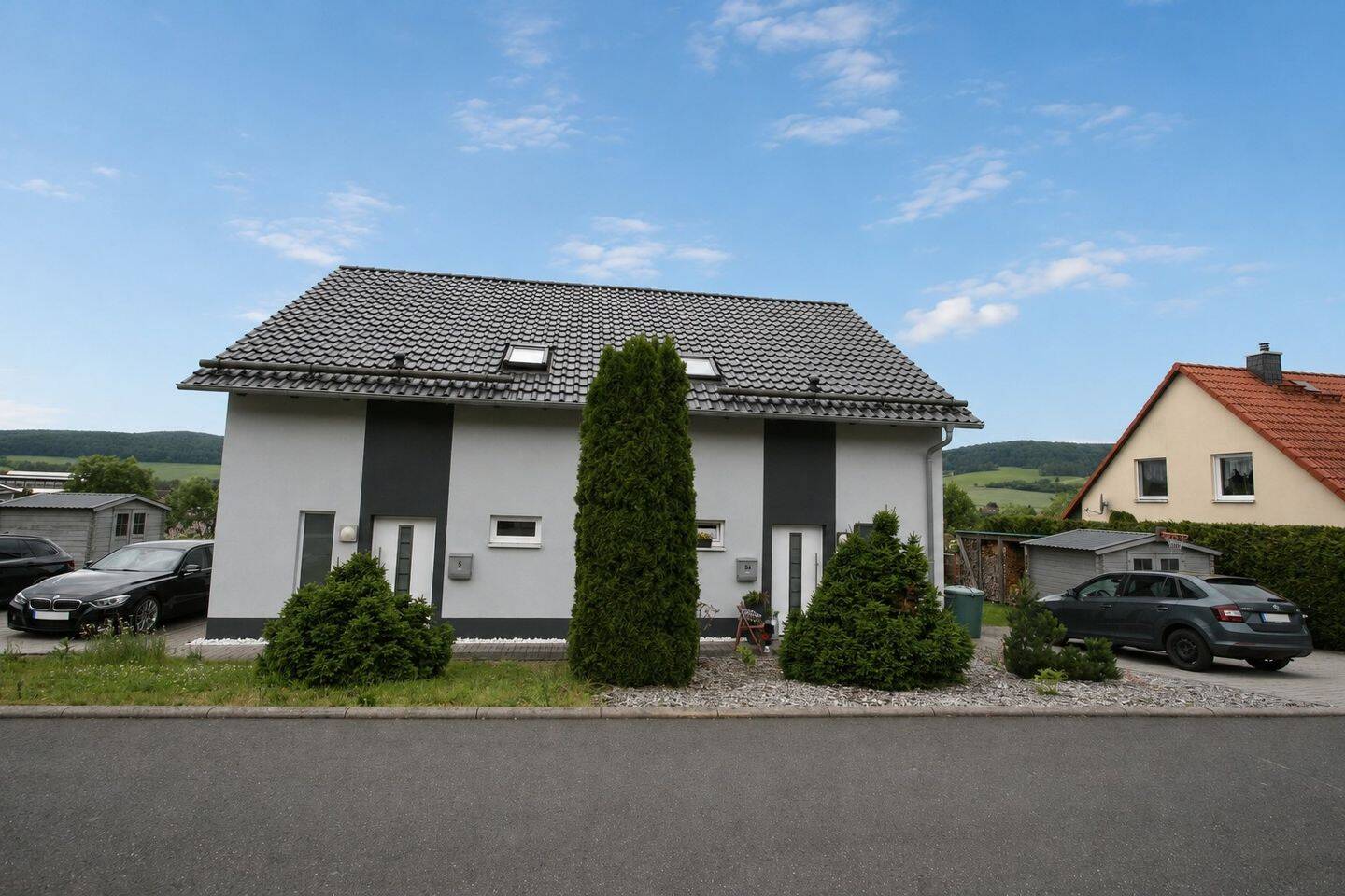 Kapitalanlage oder Mehrgenerationenwohnen - Modernes Doppelhaus in Jüchsen