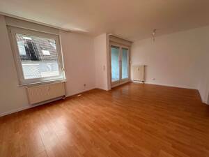 "Mitten im Leben - Citywohnung am Marienplatz in S-Süd - 3-Zi-OG-ETW mit Balkon, Aufzug und TG" – 70178 Stuttgart – Vorschaubild 2