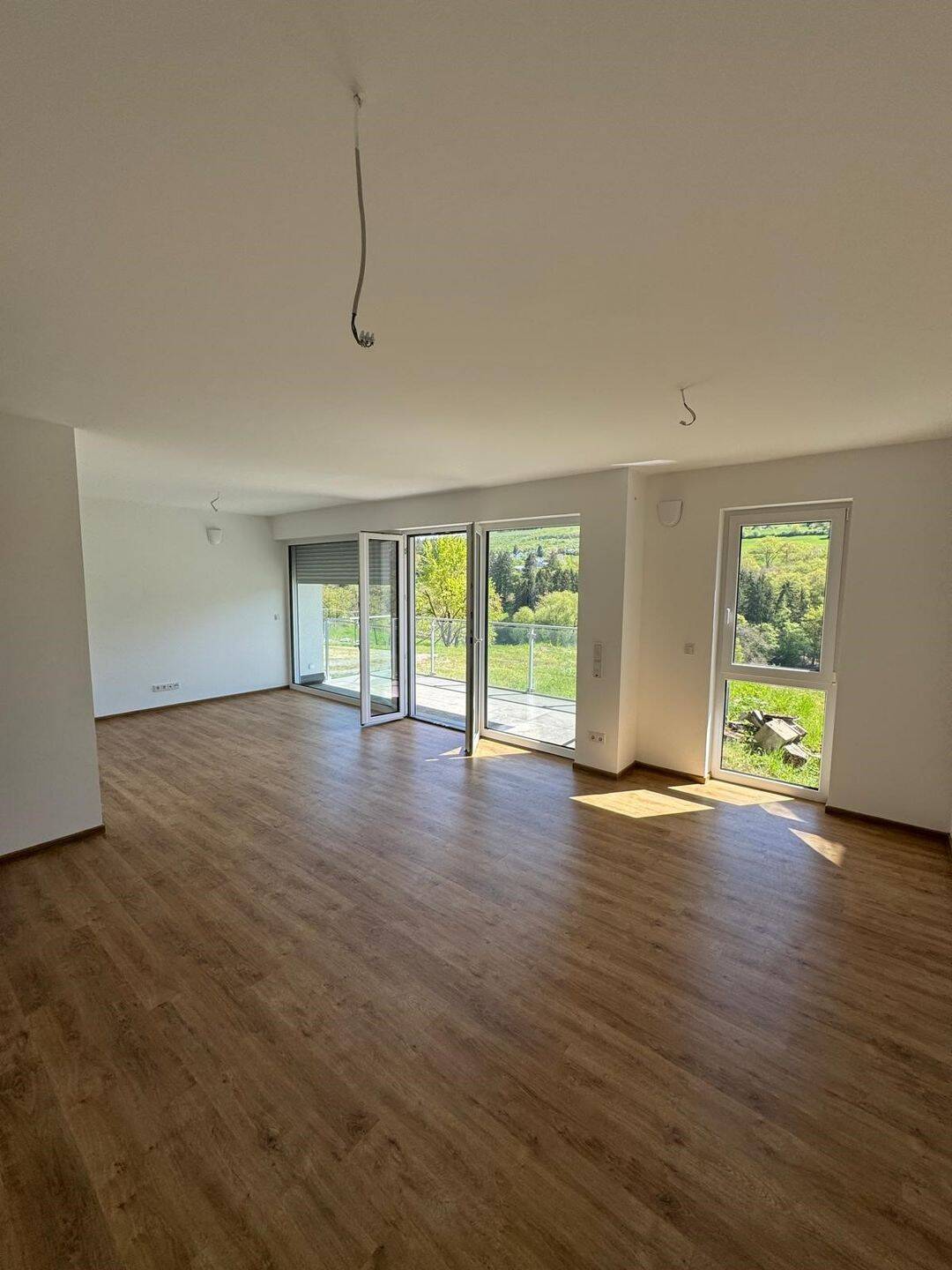Neubau Erstbezug 83 qm EG 3 Zimmer-Wohnung mit Balkon und Panoramablick in Kernscheid ab sofort!