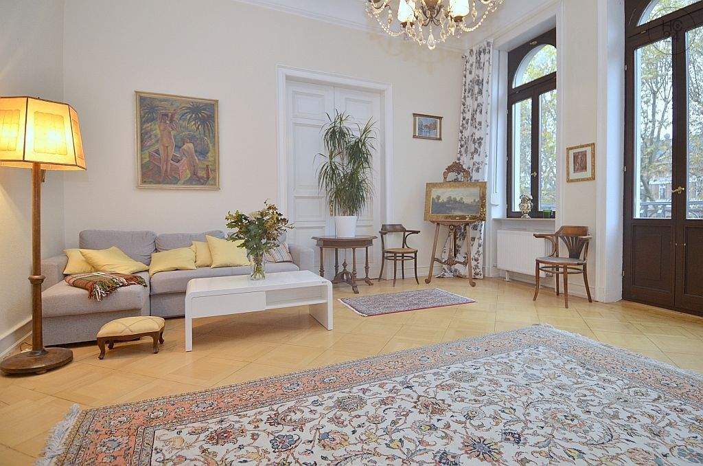 Charmante möblierte 4-Zimmer Wohnung mit Balkon in Wiesbaden City