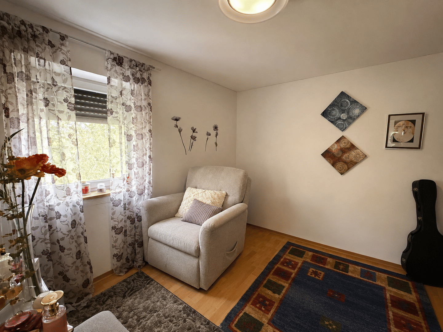 Großzügiges Einfamilienhaus mit weitläufigem Grundstück, Teich und Potenzial für Pferdehaltung – Ursensollen – Bild 1 von 9