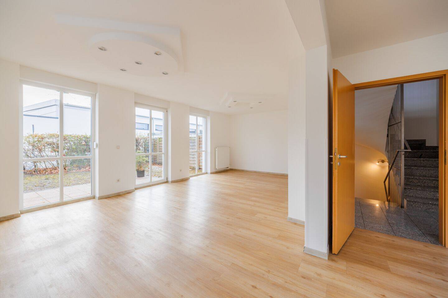 Gepflegte DHH mit Garage und Keller mitten in der Stadt, Bezug sofort möglich – Ingolstadt – Vorschaubild 2