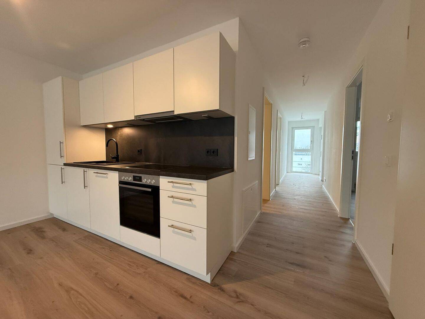 Exklusiver Neubau: Perfekt geschnittene 3-Zimmer-Wohnung mit Balkon | EBK | TG | Fußbodenheizung – Nürnberg – Vorschaubild 6