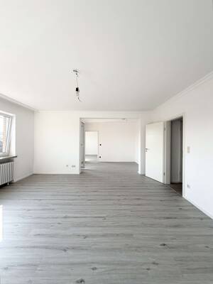 Seltene Gelegenheit: Sanierte 2-Zi.-Wohnung, Balkon, Gäste-WC - für Eigennutzer oder Kapitalanleger
