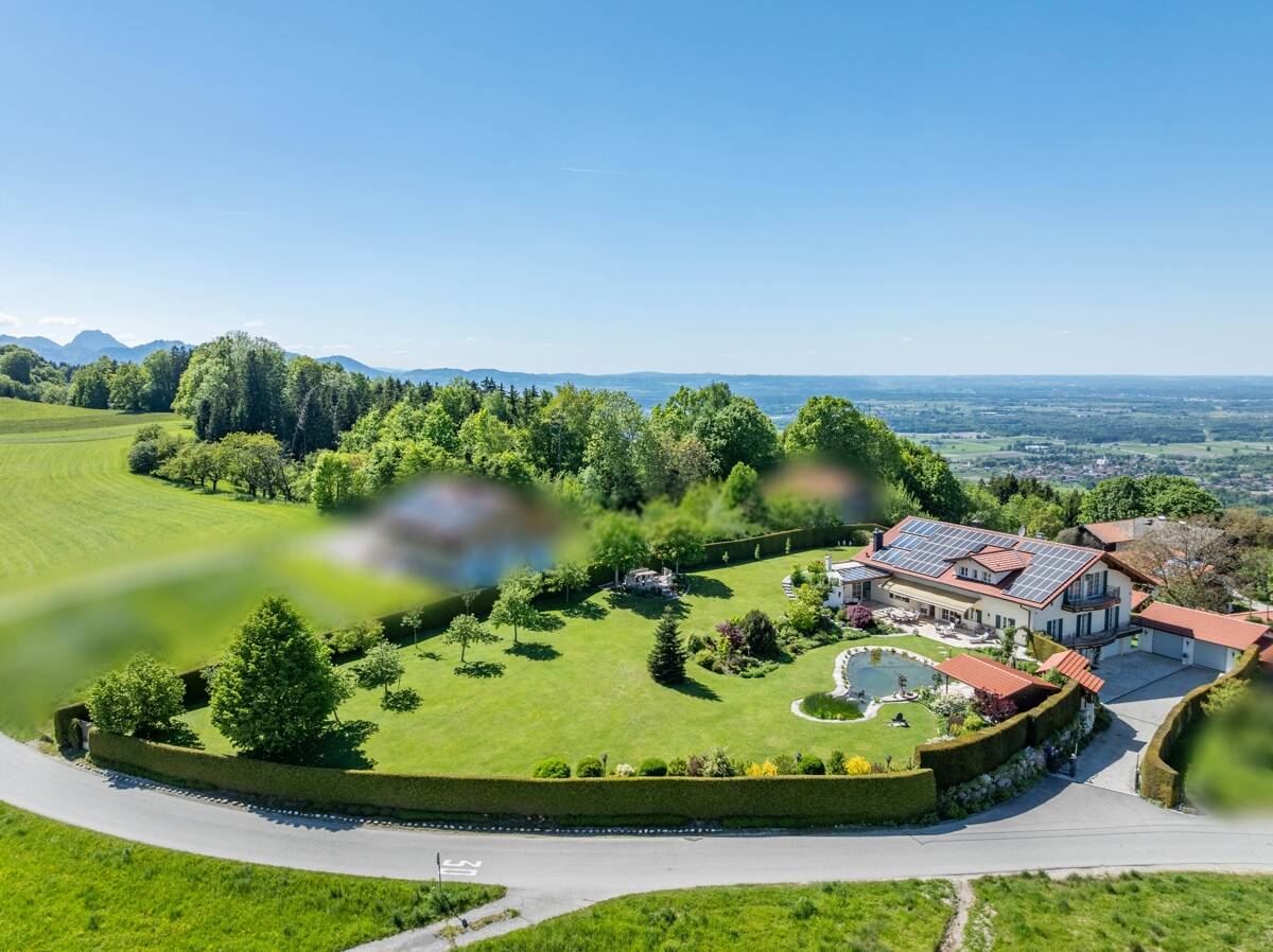 Juwel in malerischer Lage:  Elegante Residenz mit weiterem Baugrundstück
