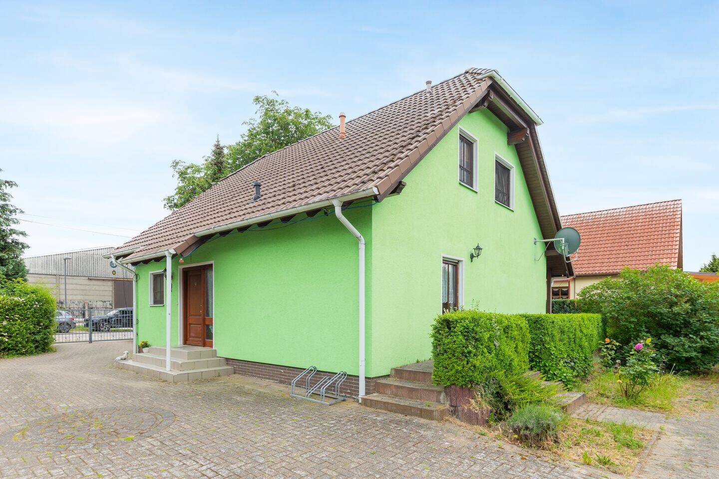Mit Einbauküche, Fußbodenheizung, Rollläden, Garagen u.v.m.: Landhaus-Einfamilienhaus in Reichenberg – Märkische Höhe – Vorschaubild 2