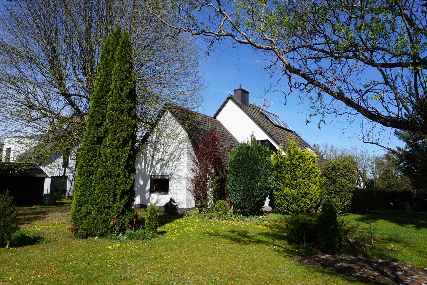 Architektenhaus mit großem Grundstück und vielfältigen Nutzungsmöglichkeiten / Haus kaufen – Schwabach – Vorschaubild 2