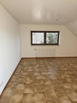 Großzügige Maisonette- Dachgeschosswohnung mit Balkon in Trier- Tarforst ab sofort verfügbar. – 54296 Trier – Vorschaubild 6