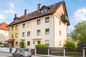 AIGNER - Investitionschance: Reihenmittelhaus mit Mehrfamilienpotential – 81249 München – Vorschaubild 1
