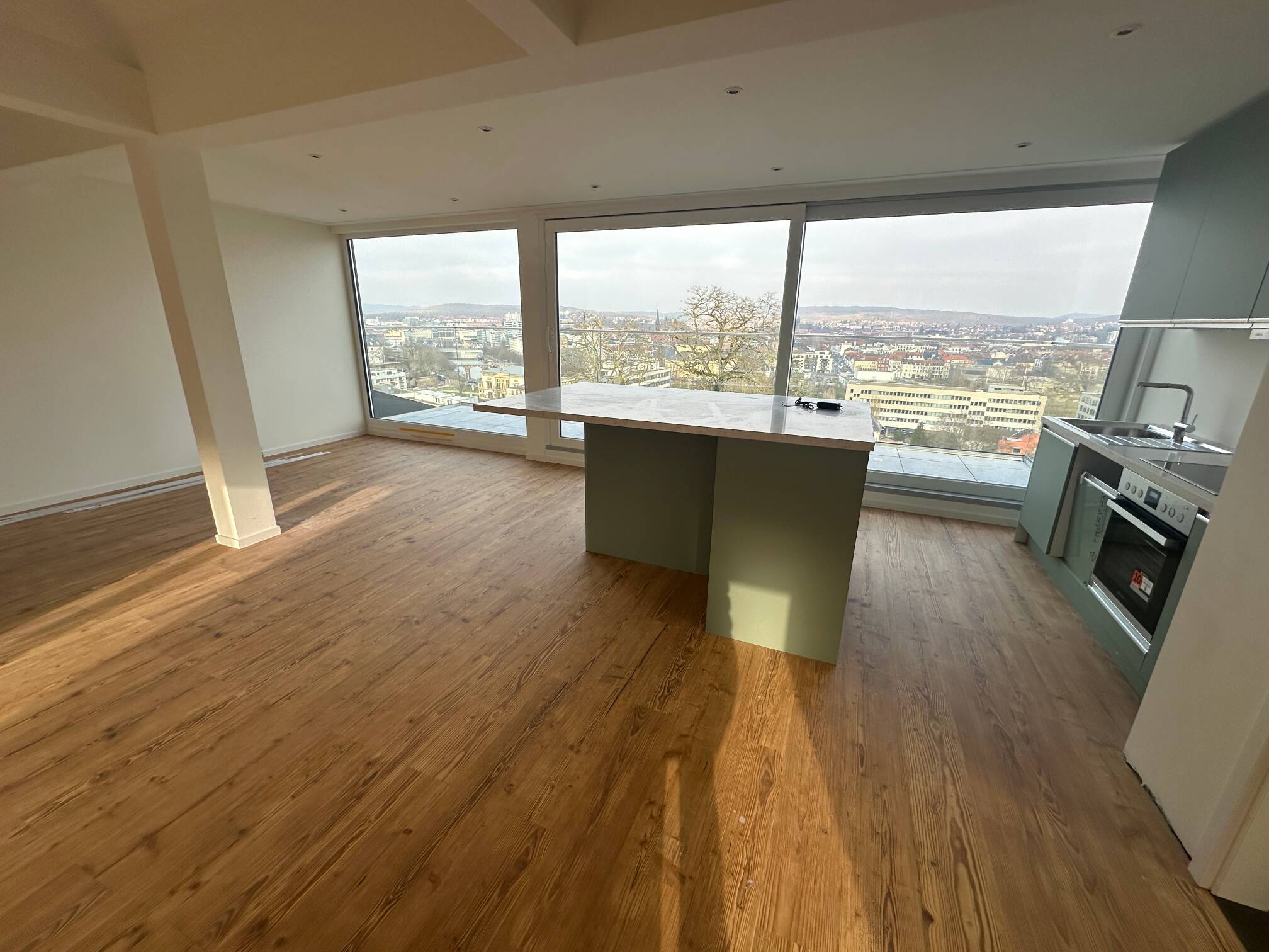 Sbr.-St. Arnual * Luxus-Loft-Penthouse-Wohnung * Balkon * komplett möbliert * 2 ZKB – Saarbrücken – Vorschaubild 5