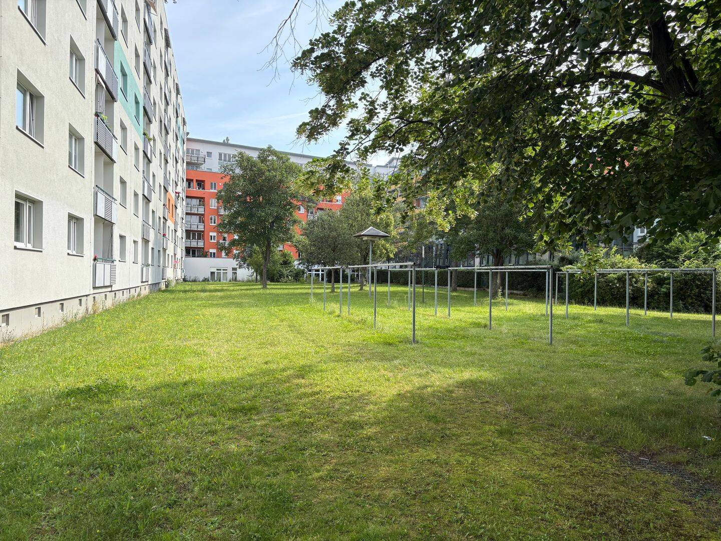 Charmante 2-Raum-Wohnung mit zwei Balkonen in begehrter Dresdner Lage – Dresden – Vorschaubild 3