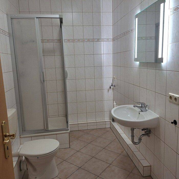 gemütliche Dachgeschosswohnung mit Einbauküche und einen Monat Kaltmietfrei!! – Chemnitz – Vorschaubild 6