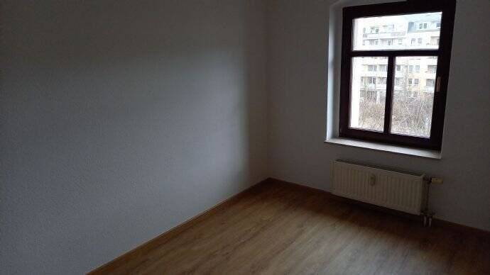 Erster Monat geschenkt! Helle 3-Zimmer DG-Wohnung, Aufzug – Chemnitz – Vorschaubild 2
