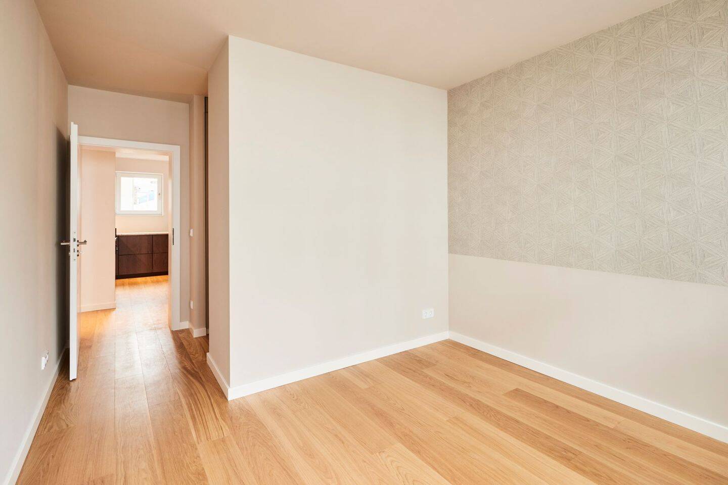 Erstbezug nach Sanierung - 3 Zimmerwohnung mit Balkon direkt zwischen Kudamm und dem Tiergarten