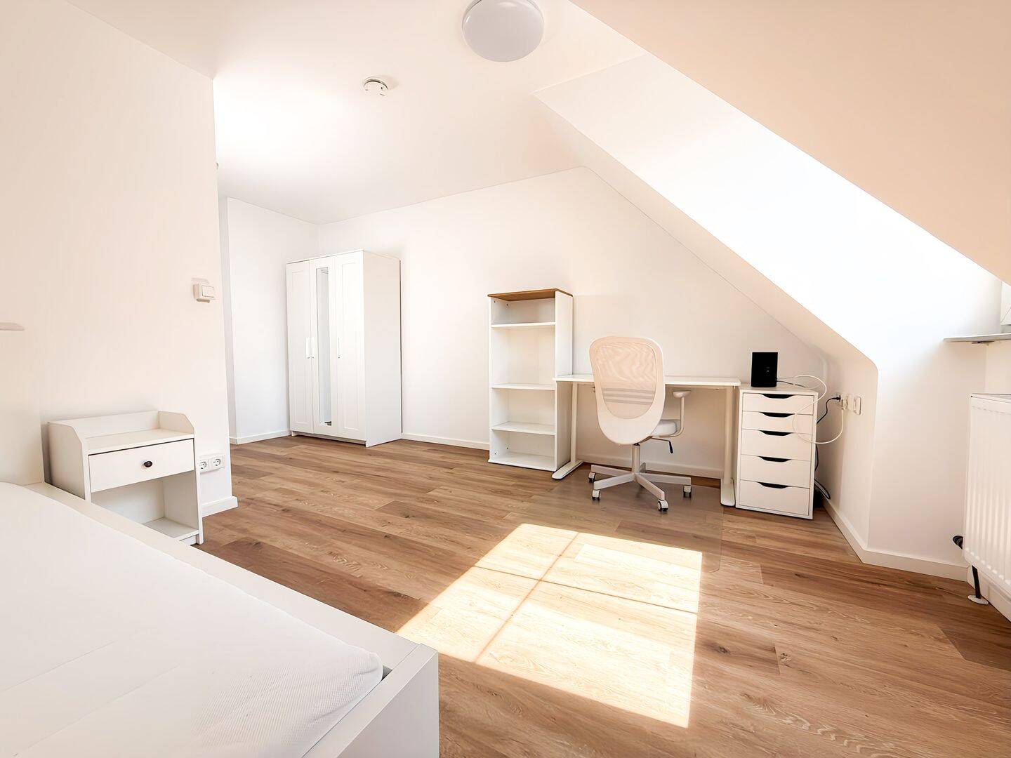 Modernes Studentenapartment in Erlangen - möbliert, renoviert, Renditepotenzial >5?% – Erlangen – Bild 1 von 9