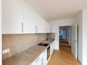 Ideal für Familien! - 4-Zimmer-Wohnung mit moderner Einbauküche und Balkon – 63071 Offenbach am Main – Vorschaubild 3