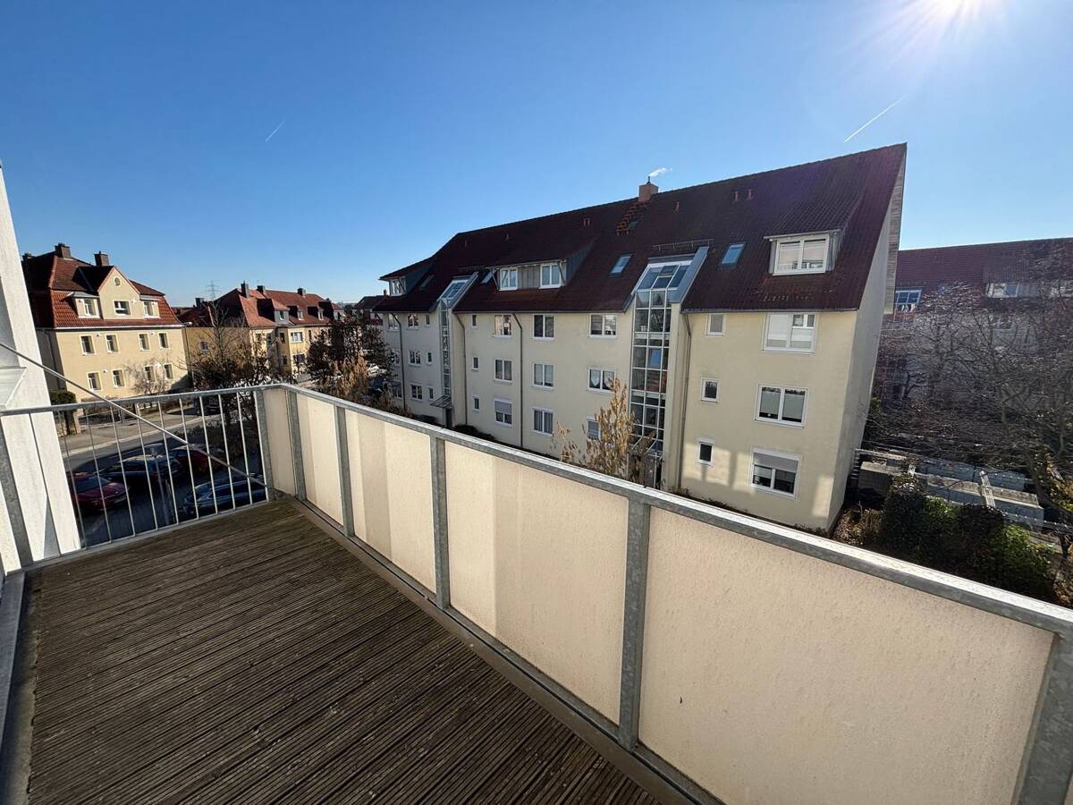NEU! Frisch sanierte 2-RW mit Südbalkon und Keller ab sofort verfügbar !!! – 1259 Dresden – Bild 1 von 6