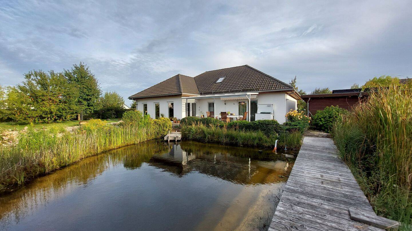 Stilvoll, großzügig, effizient - dieses Haus wird auch Sie begeistern – Oberbarnim – Bild 1 von 9